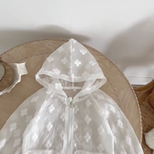 Bé gái khoá kéo áo khoác có mũ 0-3 năm Tay áo dài Coat với thiết kế hoa cho mùa hè mặt trời bảo vệ trắng