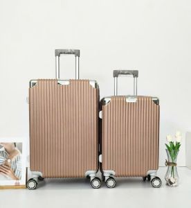 Vali nhựa mới ABS có mẫu dáng đơn giản với thiết kế 20/24 inch. vali nhựa giá rẻ sử dụng dây kéo khóa mật khẩu 3 số .vali du lịch có sẵn kho tại HCM