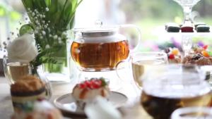 Teabloom Kyoto 2-in-1 Tea Kettle and Tea Maker – Glass Teapot with Removable Loose Tea Infuser – Tea Connoisseurs Choice