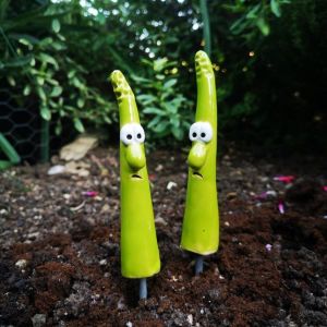 KIDS COY 2Pcs Creative Bamboo  Plant Crafts Cute Expression Handmade Bamboo  Garden Stakes Plant Markers Green Cartoon Bamboo Plant Logo Bamboo  Ornament