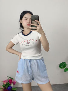 ชุดเซ็ตผู้หญิง เสื้อยืดคอกลม + กางเกงขาสั้นลายทาง สไตล์สาวทันสมัย