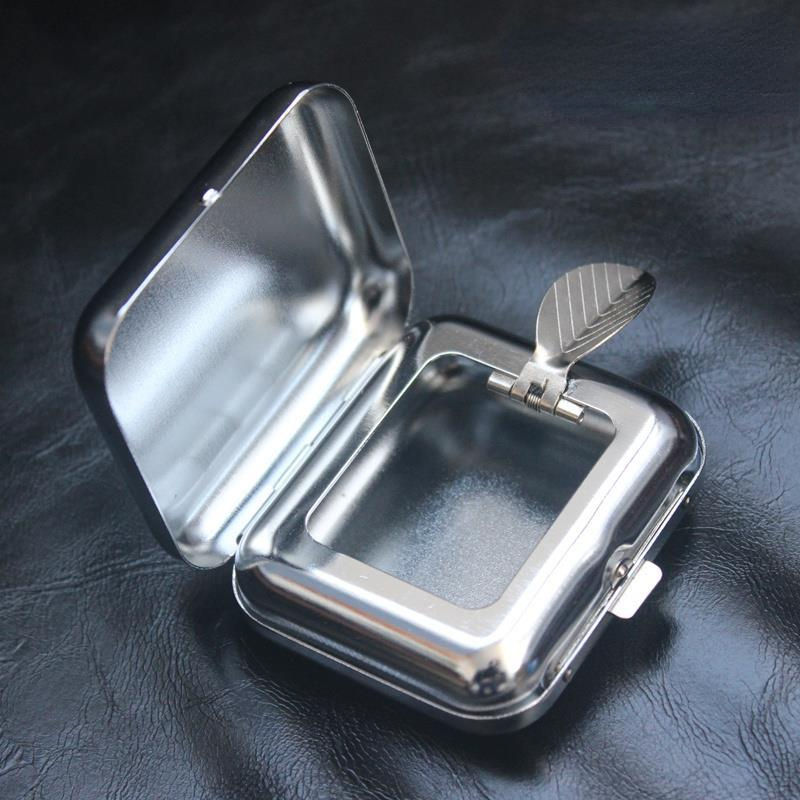 Mini-Aschenbecher aus Edelstahl für unterwegs und zu Hause
Aschenbecher für Raucher im Taschenformat_voghion.com