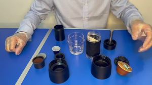 【การจัดส่งท้องถิ่น】3 in 1 เครื่องชงกาแฟพกพา เครื่องทำเอสเปรสโซแบบแมนนวล น้ำร้อน/น้ำเย็น สำหรับแคปซูลและกาแฟบด เครื่องชงแบบกดมือ เหมาะสำหรับการเดินทางและเดินป่า