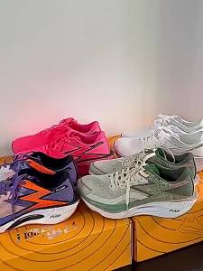 2025 Lightweight Carbon Fiber Plate Running Shoes - Performance Racing Sneakers for Women & Men