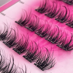 ขนตาปลอมเรียงเป็นชั้น ๆ หนาเป็นธรรมชาติและถ่ายรูปสวยเป็นธรรมชาติ