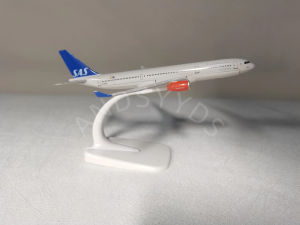 Alloy Material 1:400 16cm Airplane Model Toy Aircrafts Airbus A330 Scandinavian 330 SAS Plane Model Kids Toys Collection