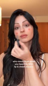Son kem MAC Powder Kiss Lip & Cheek Mousse Bền màu ẩm mịn suốt 10H