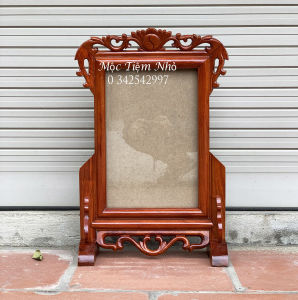 Khung ảnh hình thờ gia tiên triện đơn gỗ hương cỡ ảnh 21x31