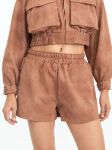 Pania Suede Leather shorts in Ripe Peach แพนญากางเกงขาสั้นหนังกลับสีริปพีช