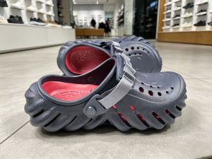 Crocs New style couples clogs with breathable soft-soled non-slip outdoor beach shoes