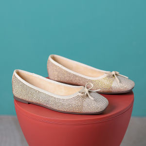 Cùng Kiểu Không Khí Nóng 2023 Mùa Thu Mẫu Mới Đế Bằng Nơ Rhinestone Miệng Nông Bình Thường Thời Trang Ghép Màu Khí Chất Giày Đơn Nữ