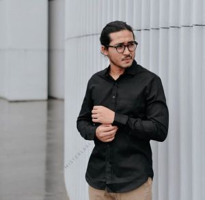 Kemeja polos pria lengan panjang warna hitam ada ukuran jumbo / Kemeja kasual kerja formal panjang