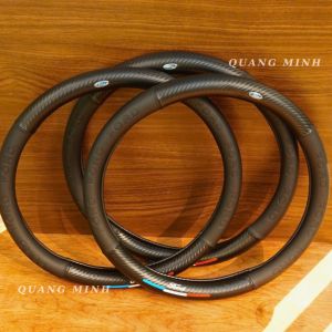 Bọc vô lăng ô tô vô lăng ô tô dành cho các dòng xe Ford logo 3D chất liệu carbon mềm mịn