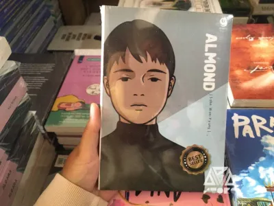 NOVEL ALMOND