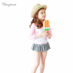 Kids Long Sleeve Rash Guards with Swim Cap Children Swimsuits Baby Sandy Beachwear New Models 1-12 Year Girls Two Pieces Swimwear White and Pink or Light Blue Patchwork with Flamingos Pattern