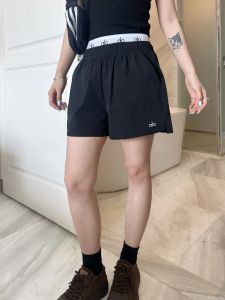 original ALO Quần short nữ chống thấm nước nhanh khô có hai lớp cạp. 26 Sản phẩm mới mùa hè: quần thể thao đa năng hai trong một phong cách thường ngày.
