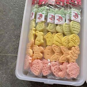 คุ๊กกี้หมีพาสเทล สําหรับกระต่ายและสัตว์ฟันแทะทุกชนิด 1ห่อ5ชิ้นให้เป็นขนม ให้เป็นรางวัล อาหารว่าง ลับเล็บลับฟัน