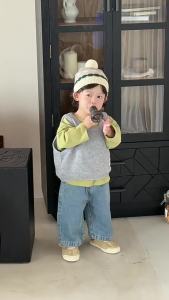 Childrens clothing 2026 Autumn baby clothes knitted vest spring style Korean version childrens clothing boys autumn outfit