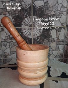 LUMPANG KAYU BESAR DAN TUMBUKAN
