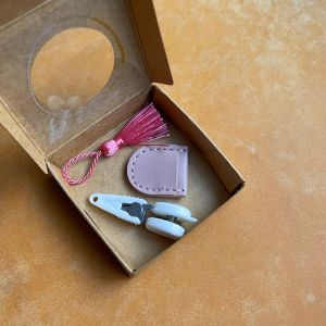 TGTGR Protective Cover Art Mini Scissor Portable High Precision Sewing Embroidery Snips Cute Straight Tip Small Thread Cutting Tool Sewing Supplies