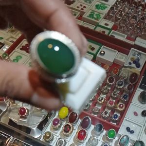 Cincin Batu Kris Topas: Aksesoris Perhiasan Batu Kristal untuk Wanita