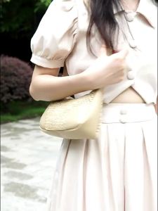 Túi đan cỏ mới mùa xuân túi đeo nách retro châu Âu và Mỹ mới túi đeo vai đa năng