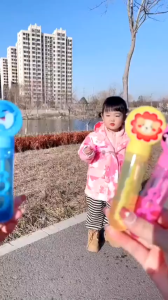 Mainan Tiup Buih Kartun Untuk Kanak Kanak Batang Buih Comel Hadiah Tadika Lelaki Perempuan Dengan Cecair Tambahan Prop Gambar Kids Shark Bubble Stick Blowing Bubble Gun Bar Liquid Water Toy Kindergarten Gift 儿童卡通泡泡棒吹泡泡水玩具幼儿园礼物男宝宝女孩补充液摄影道具 E458