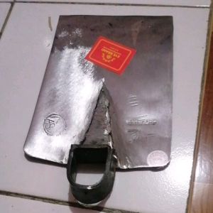 cangkul baja cap eye brand