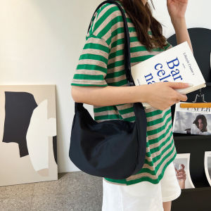 Nqshop สินค้าแนะนำ กระเป๋าสะพายไหล่แฟชั่น สีสวยสดใส จุของได้เยอะมาก มีให้เลือกหลากสี สายปรับระดับได้ พกพาสะดวก สะพายได้หลายโอกาส สะพายได้ทั้งชายและหญิง จัดเลยย