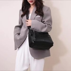 Womens cross-border soft leather large-capacity shoulder bag crossbody bag urban simple versatile light luxury crescent bag