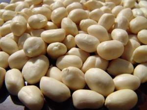 Kacang Tanah Kupas Super 500 g - Makmur Abadi