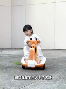 Beige รถไฟฟ้าเด็ก รถแบตเตอรี่เด็ก รถขาไถ รถแมคโครขุดดิน รถแมคโคร สามารถควบคุมด้วยรีโมท รับน้ำหนักได้100KG มีเสียงมีไฟ ที่ตักใหญ่ หมุนฟรี 360°