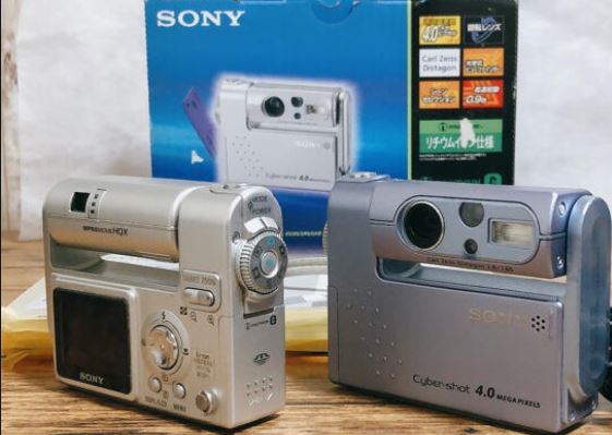 SONY DSC-F77A シルバー DSC-F77A 商品の写真 | デジタルスチルカメラ Cyber-shot