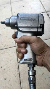 AIR IMPACT WRENCH ALAT PEMBUKA BAUT MUR INGERSOLL RAND IR 215
