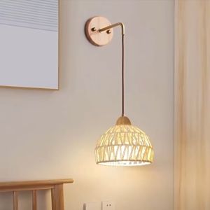 โคมไฟติดผนังข้างเตียงสไตล์ญี่ปุ่น ไม้แท้ลุควินเทจโทนสวนยาวสำหรับห้องนอน