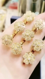 แหวนเปิดโคลเวอร์สี่แฉกหมุนได้สำหรับเป็นของขวัญแหวนผู้หญิงดีไซน์ย้อนยุคเรียบง่ายสไตล์เกาหลี