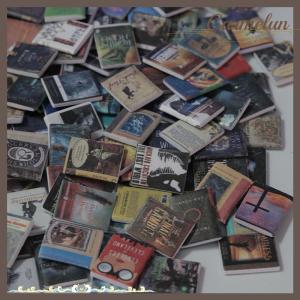 [Carmelun] หนังสือบ้านตุ๊กตาขนาดเล็ก200ชิ้นอุปกรณ์เสริมชั้นหนังสือความวิตกกังวลอุปกรณ์เสริมหนังสือขนาดเล็กสำหรับตกแต่งบ้านตุ๊กตาขนาดเล็ก