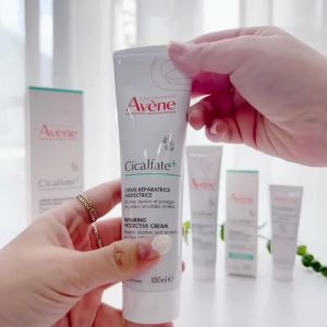 Kem Avene Cicalfate phục hồi da và cấp ẩm cho da Avène Cicalfate Skin Cream - Làm dịu da hiệu quả.  - Phục hồi nhanh chóng làm lành tổn thương.  - Thúc đẩy khả năng tái tạo của da.  - Cung cấp độ ẩm cho da.