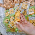 Bánh quy mặn kẹp phô mai vị rau  giòn ngon hộp 250g. 