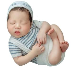 Cosy Newborn Photography Costume Set for Infants Includes Hat Short Sleeve Shirt Pants Props for Full Moon Photoshoots