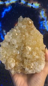 mảnh đá thạch anh Citrine lấp lánh phong thủy năng lượng kèm đế mã 6a