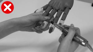Practice Hand for Acrylic Nails Magnetic Nail Practice Hands Mannequin Hand for Nails Kit for Beginners Movable Flexible Fake Hand with 200PCS Nail Tips Brush File and Clipper