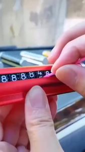 Bảng số điện thoại ô tô 4in1 có giá đỡ kèm sáp thơm kiêm búa phá kính chất liệu kim loại cao cấp Vuadienmay