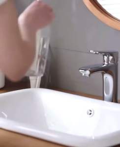 Magnetic Mouthwash Cup Toothbrush Rack Wall-Mounted Punch-Free Toothbrushing Cup
