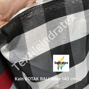 ( per 1 roll ) kain KOTAK KOTAK BALI catur tridatu poleng hitam putih merah 5 cm lebar 140 cm isi 54 meter bahan upacara adat craft kerajinan tangan sarung galon taplak meja hiasan alas tatakan tikar piknik dekorasi ikat pohon sarung tari kecak