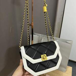 (Authentic Tuồn Chính Hãng) Túi C N K Trần Ô Dây Đeo Tăng Đưa Tiện Lợi Ảnh Thật 100% Size 18cm