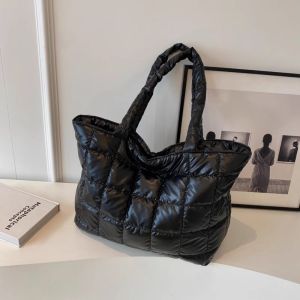 CRNGW ลายตารางหมากรุก กระเป๋าสะพายไหล่ผ้าฝ้าย ความจุขนาดใหญ่ แบบเกาหลี กระเป๋าพัฟฟี่ ทันสมัย ผ้าสีพื้น กระเป๋าถือไนลอน คุณผู้หญิง