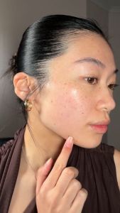 Kem Nền Dưỡng Ẩm CHARLOTTE TILBURY UNREAL SKIN SHEER GLOW TINT HYDRATING FOUNDATION STICK 9g