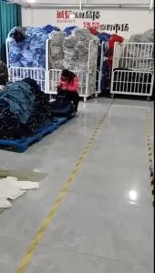 冰丝感2025夏季新款薄短袖t恤男士潮流潮牌ins宽松半袖男士上衣服