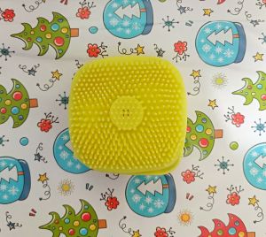 2 in 1 Pet Shampoo Dispenser＆Massage Comb Dog Brush Comb Pet Dog Grooming Shower Brush for Dogs Cats